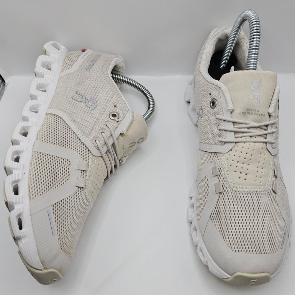 On Cloud 5 Pearl White Womens 7 UK 5 Running Shoes Low Top Sneakers Athletic